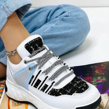 Кроссовки новые женские