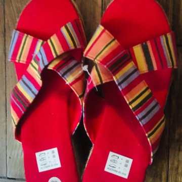 Летние шлёпанцы- новые