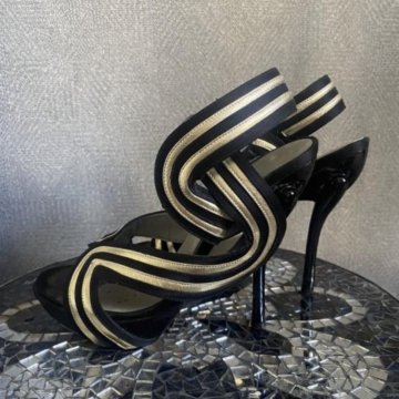 Босоножки CHARLOTTE OLYMPIA 37 размер.