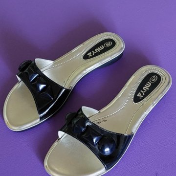 Шлепанцы 39 размер новые