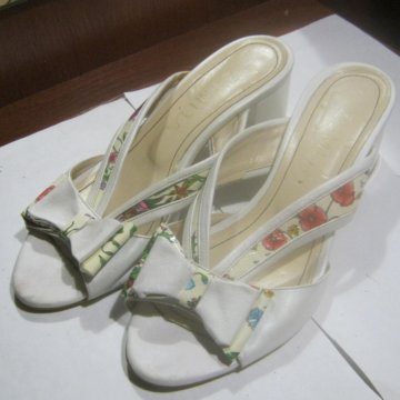 женские босоножки ZUMITA