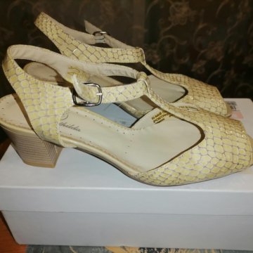 Новые женские басаножки Германия р. 39 бежевые