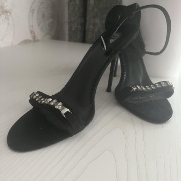 Босоножки на шпильке 40 кожа