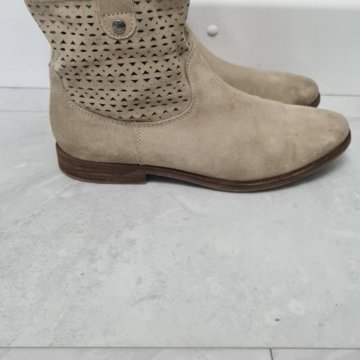 Ботинки geox 39 размер. Натуральная замша.