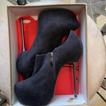 Бомбические ботильоны