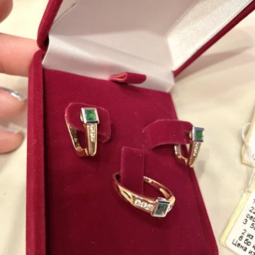 Комплект серьги и кольцо золото, брилл, изумруды