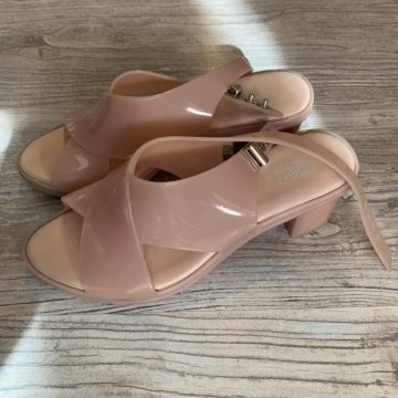Melissa босоножки женские пудровые р.38