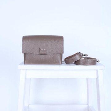 Женская кожаная поясная сумка серо-бежевая A004 ta