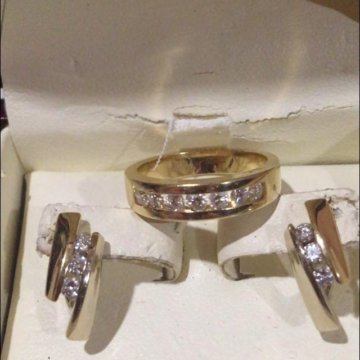 Золотой комплект с бриллиантами