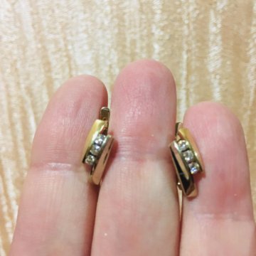 Золотые сережки с бриллиантами