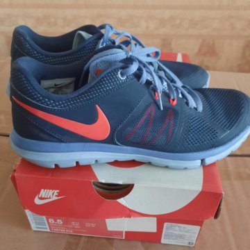 Кроссовки NIKE б/у 39 размер