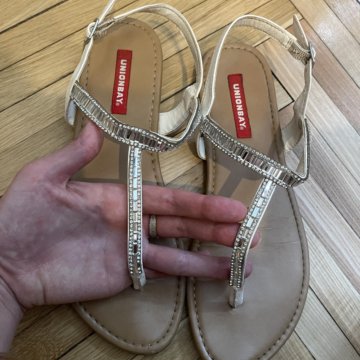 Босоножки со стразами 39 р