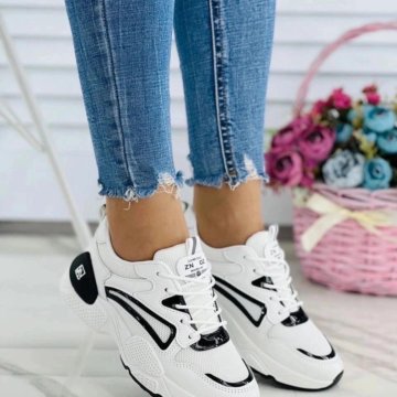 Кроссовки женские