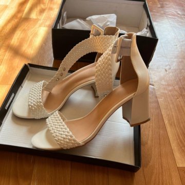 Босоножки в идеальном состоянии натуральная кожа