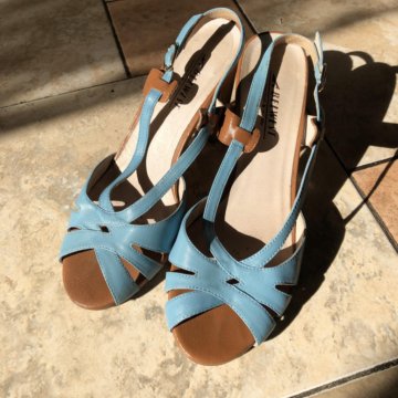 Босоножки женские