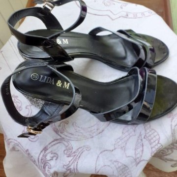 Босоножки черные/вечерние/со стразами/на каблуке