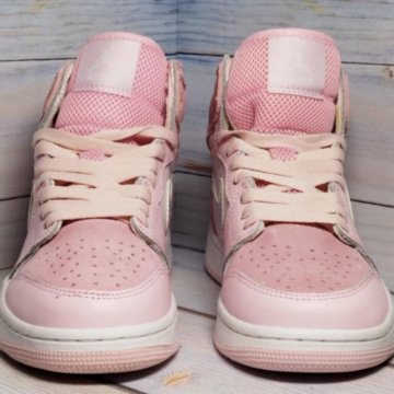 Новые кроссовки Nike SB Dunk Low