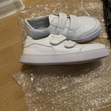 Кроссовки новые 37 размер