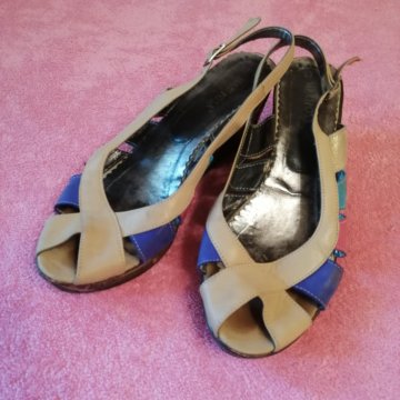 Туфли на танкетке