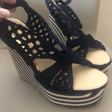 Брендовые босоножки