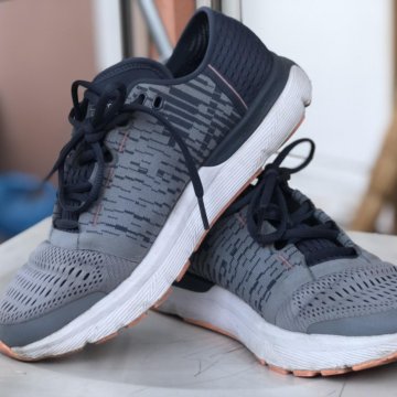 Кроссовки огигинал,отличное состояние, 40,5 р-р