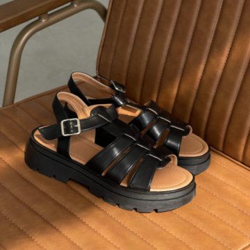 Сандалии в черном цвете