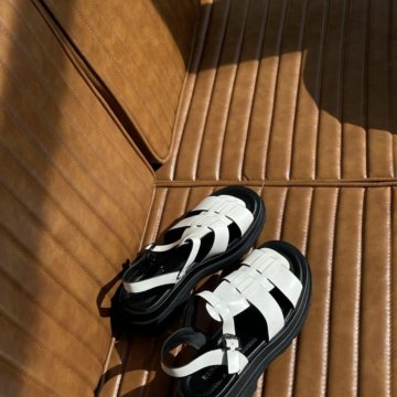 Сандалии в белом цвете