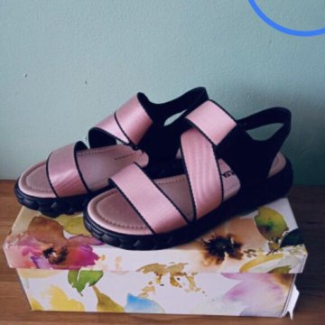 Сандали новые