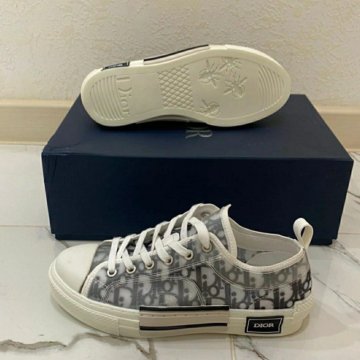 Новые кроссовки Dior
