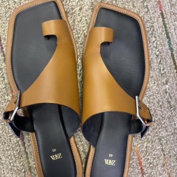 Шлёпанцы Zara кожаные размер 40