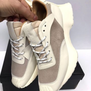 Кроссовки женские