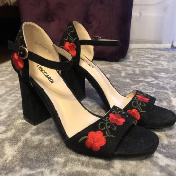 Босоножки женские