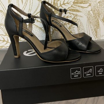 Босоножки летние женские ЕССО размер 37 б/у