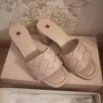 Шлепанцы кожа 37