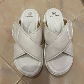 Босоножки / шлёпанцы 37 размер Натуральная кожа