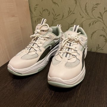 Кроссовки женские 39-40 размер