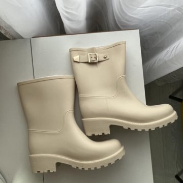 Резиновые сапоги