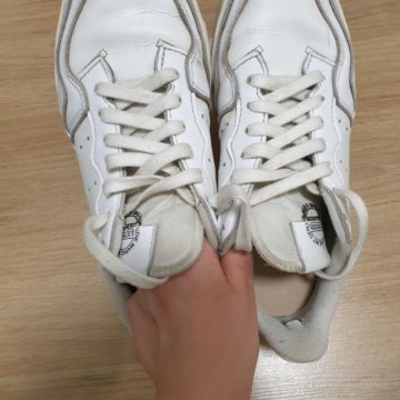 Кроссовки белые кожаные adidas 38