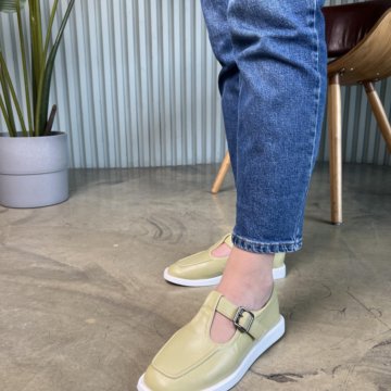 Лоферы с пряжкой