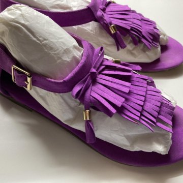 Женские сандалии с бахромой на плоской подошве