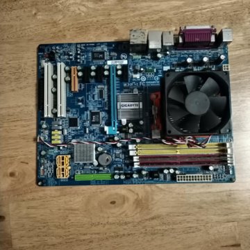 Материнская плата GIGABYTE