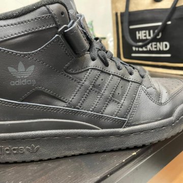 Кроссовки адидас