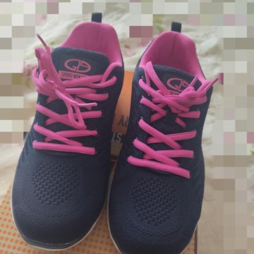 Кроссовки женские