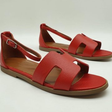 Сандалии с буквой Herme$