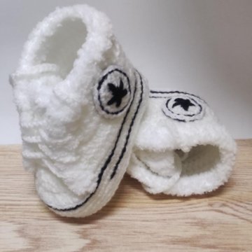 Вязаные пинетки кеды 