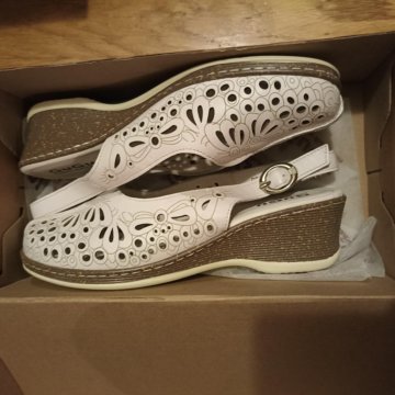 Босоножки белые GUGU (Германия) размер 40