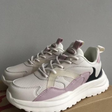 Кроссовки женские