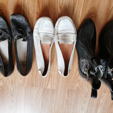 Три пары 41 пакетом, кожаные и резиновые