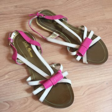Женские сандалии