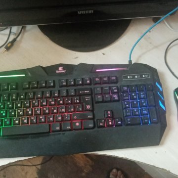 Игровая клавиатура и мышь
